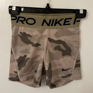Nike pro camo spandex shorts size xs